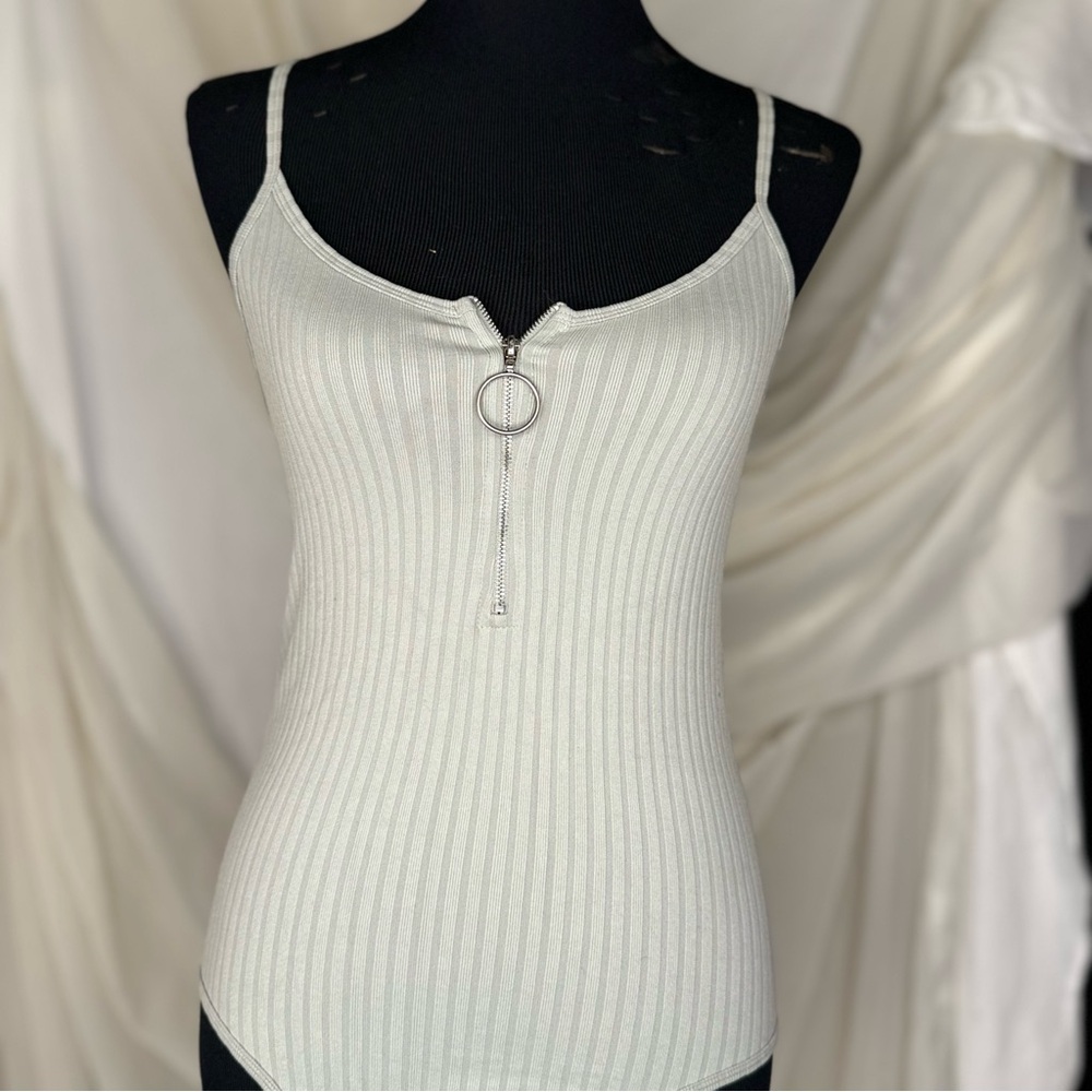 Elegant White Ribbed Women's Top
